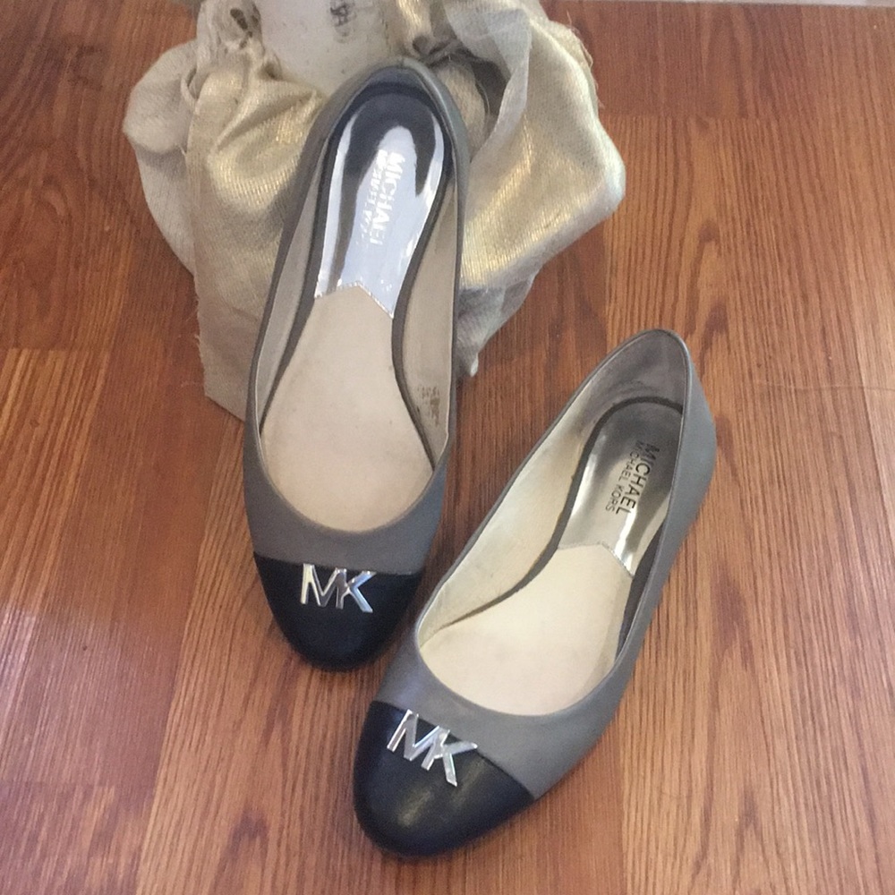 Michael Kors beautiful grey and black flats
